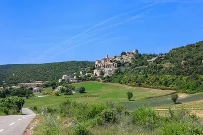 image de village de provence