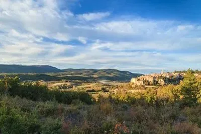 image de village de provence